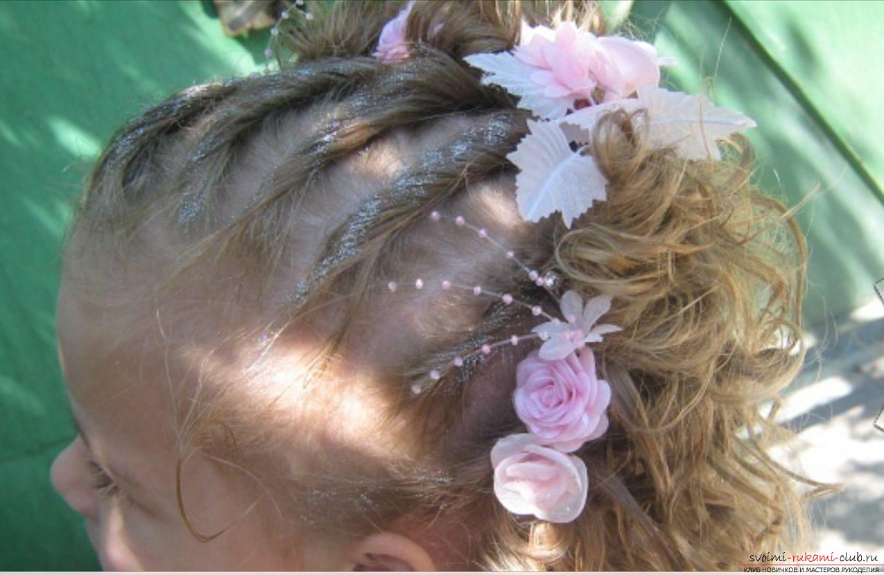 Beautiful children's hairstyles for girls at graduation in the kindergarten and school. Photo # 2