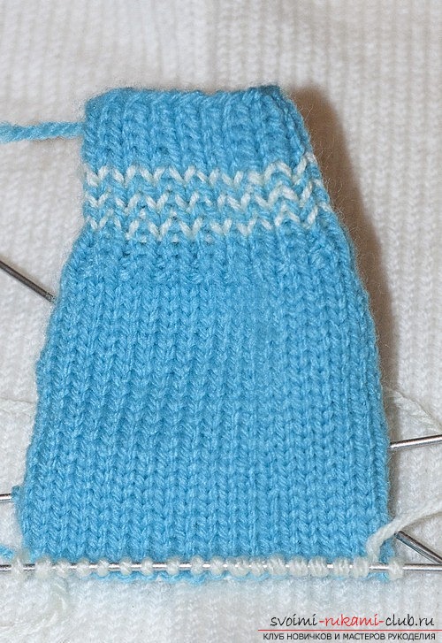 Пример за плетене на детски чорапи. Безплатни уроци за плетене за момчета, стъпка по стъпка описания и препоръки с снимки на работата на опитни плетачи. Снимка №5