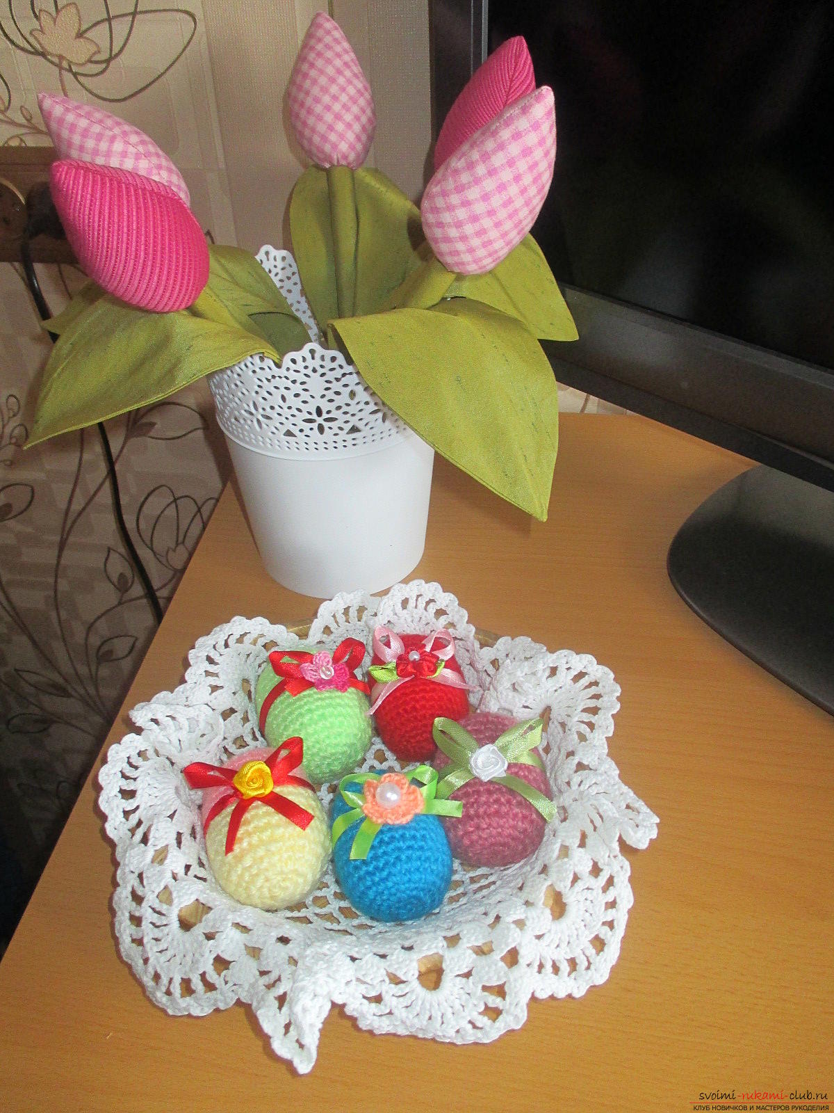 Crafts for Easter in the form of cakes and eggs, connected with their own hands, decorate the festive table, will be useful as Easter crafts for school .. Photo # 2
