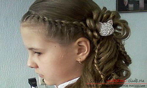 We learn to make beautiful hairstyles for medium hair for girls with our own hands. Picture №3