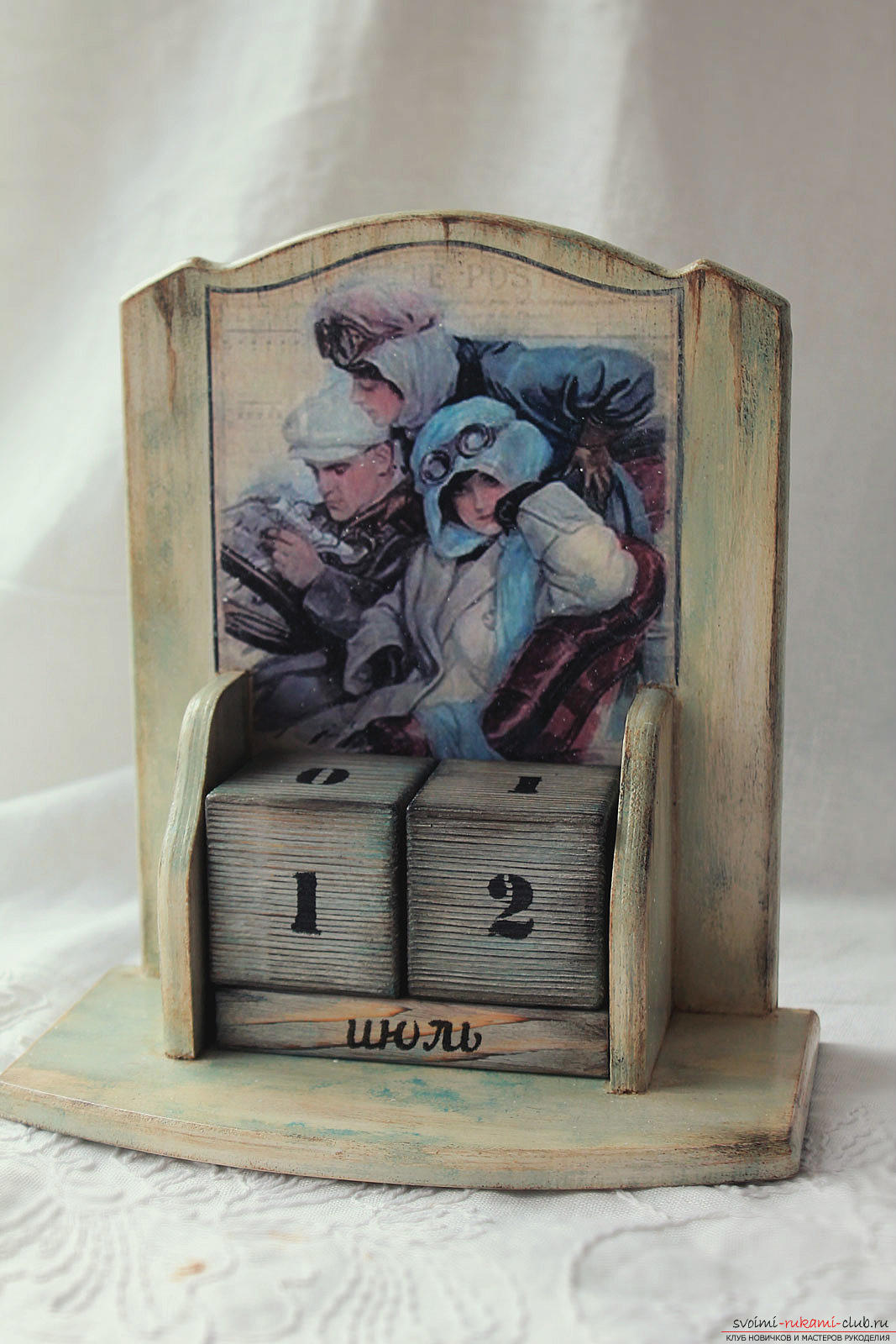 How to make an original perpetual calendar for decorating an interior from a wooden base. Photo №1