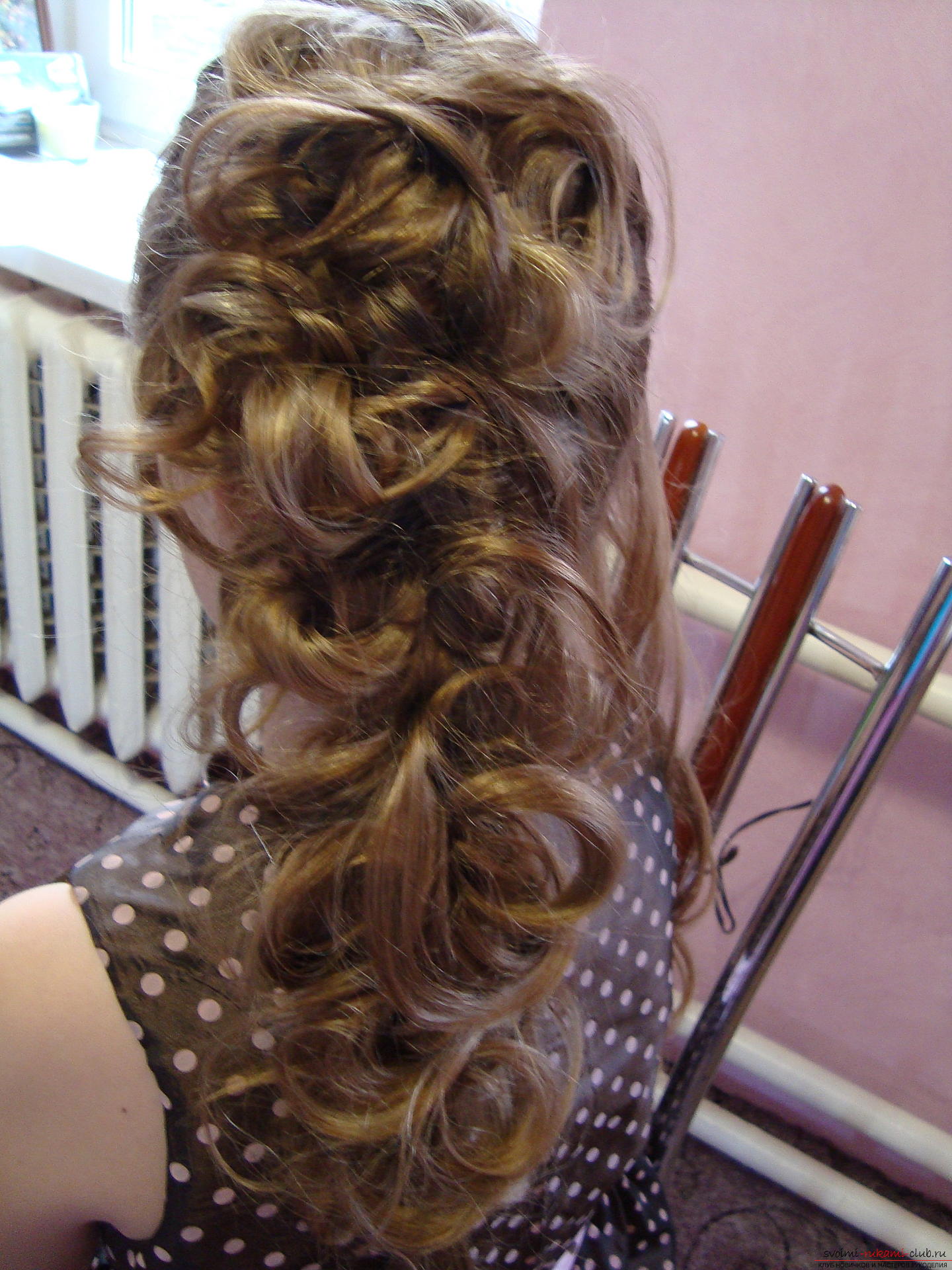 Holiday hairstyles on the long are very diverse, this master class presents a hairstyle for a girl with long hair .. Photo №10