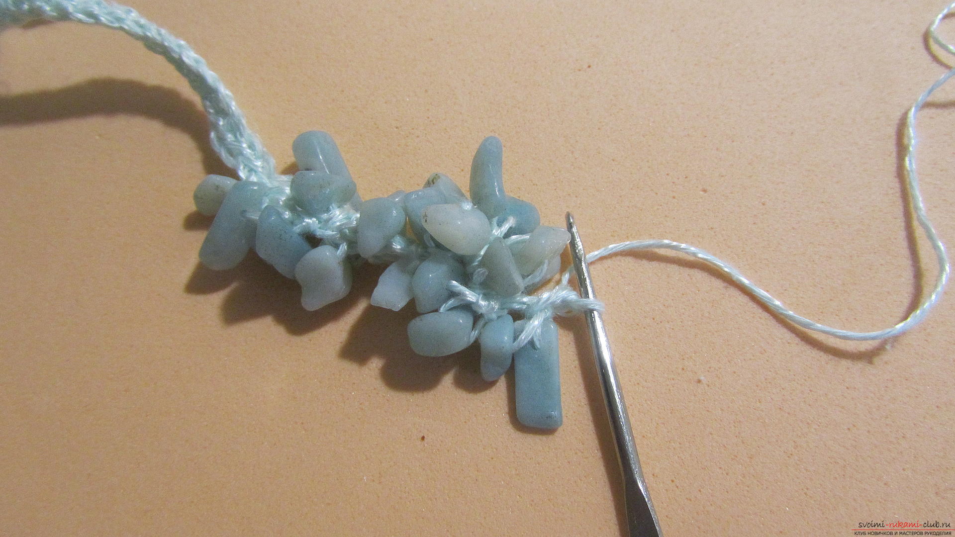 Denne mesterklasse vil lære dig at lave smykker selv, en hjemmelavet halskæde kan hækles. Foto nummer 17
