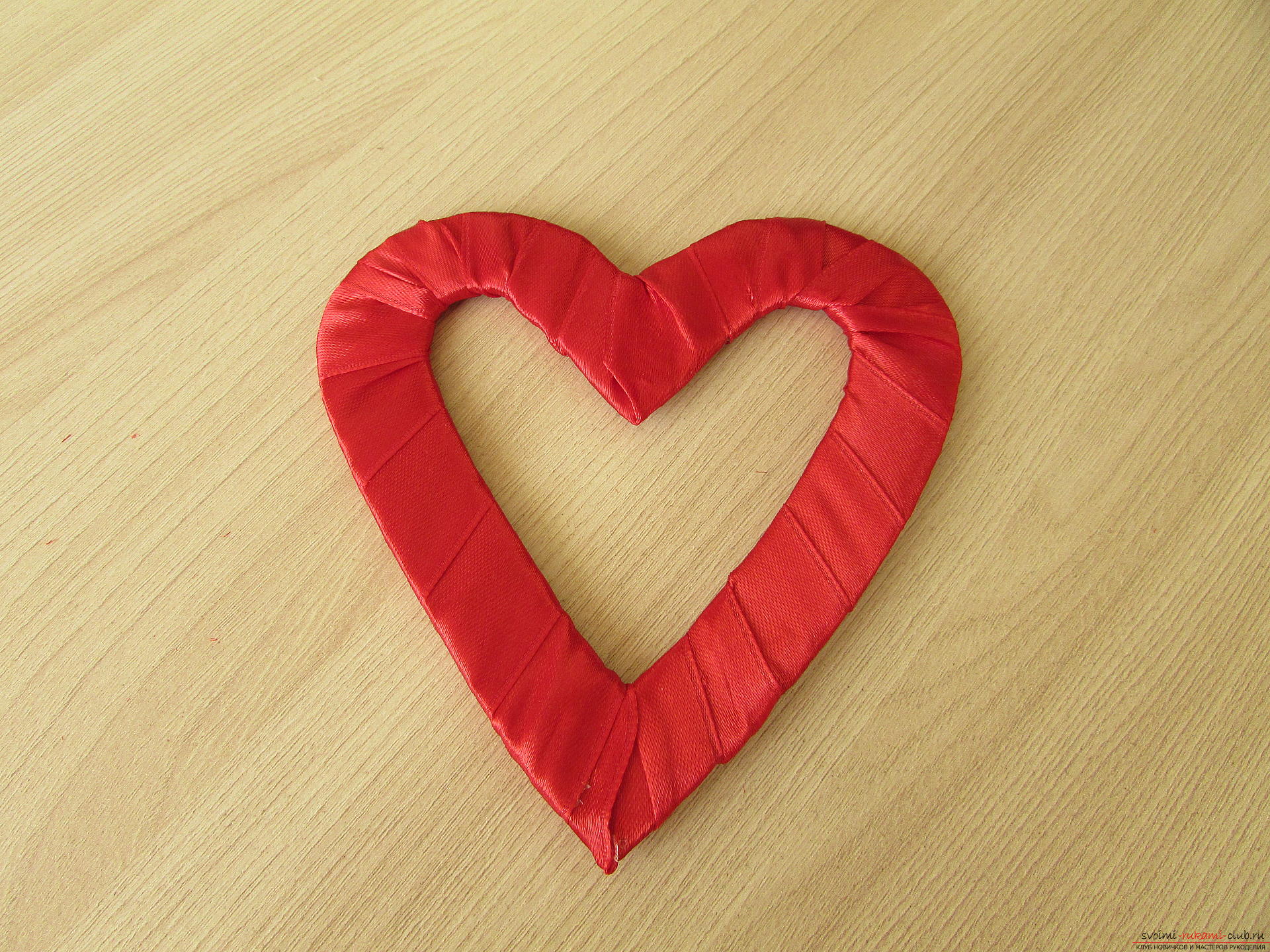 In this master class you will learn how to make an original valentine on February 14th. Photo №4