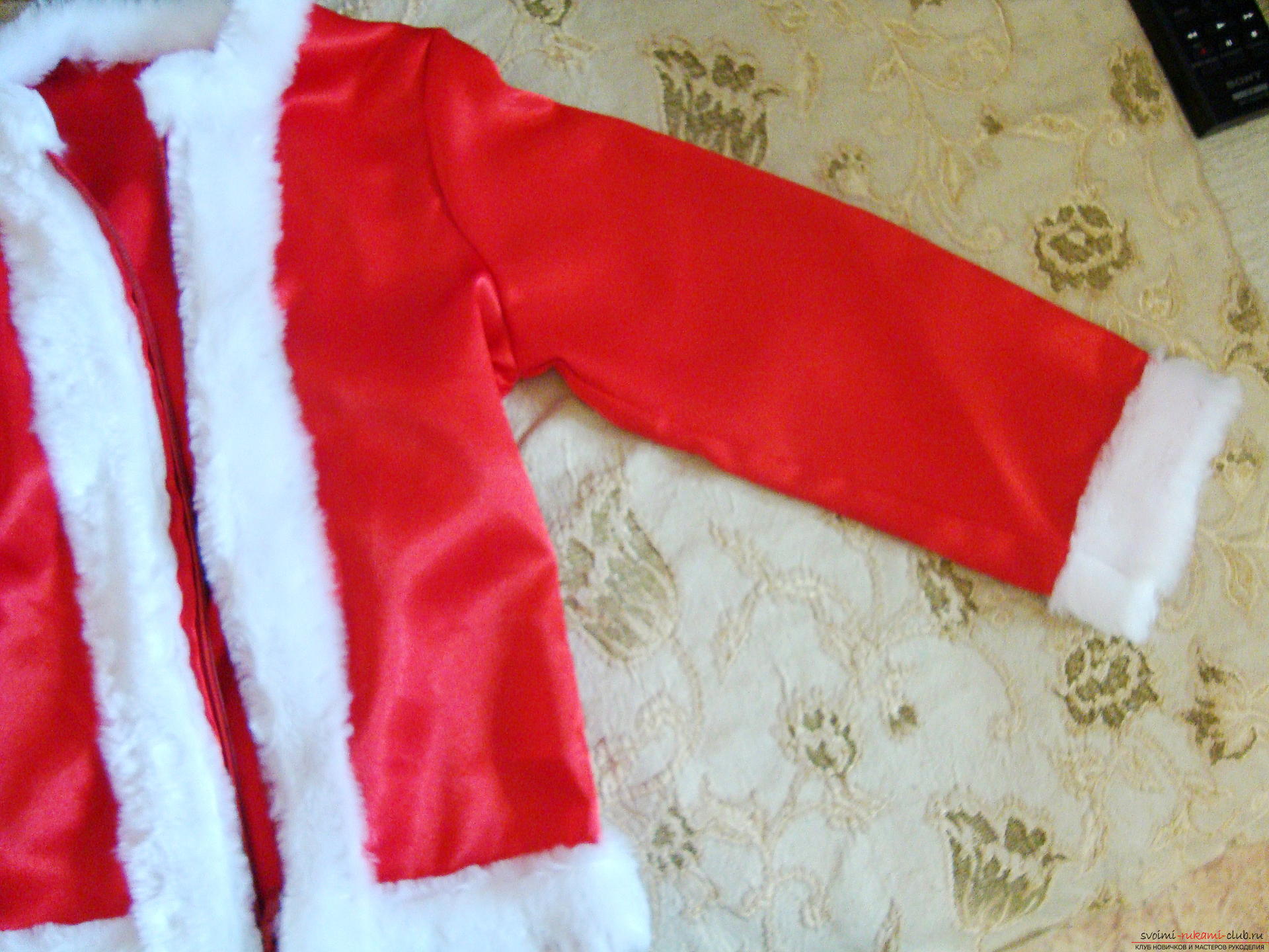 New Year's costume is not always convenient to buy, andTo sew a carnival costume for a boy can even a beginner skilled. Masterclass with photos and videos will help create a New Year's children's costume in the image of Santa Claus .. Photo # 4
