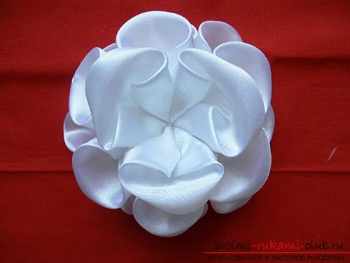 White Kanzashi bows with their own hands are easy and fast. Picture №10