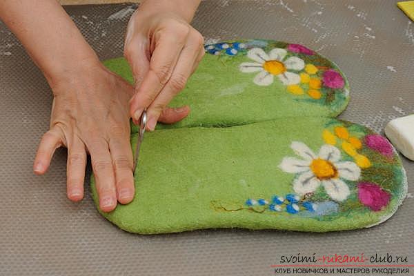 How to create your own comfortable slippers by felting. Photo №13