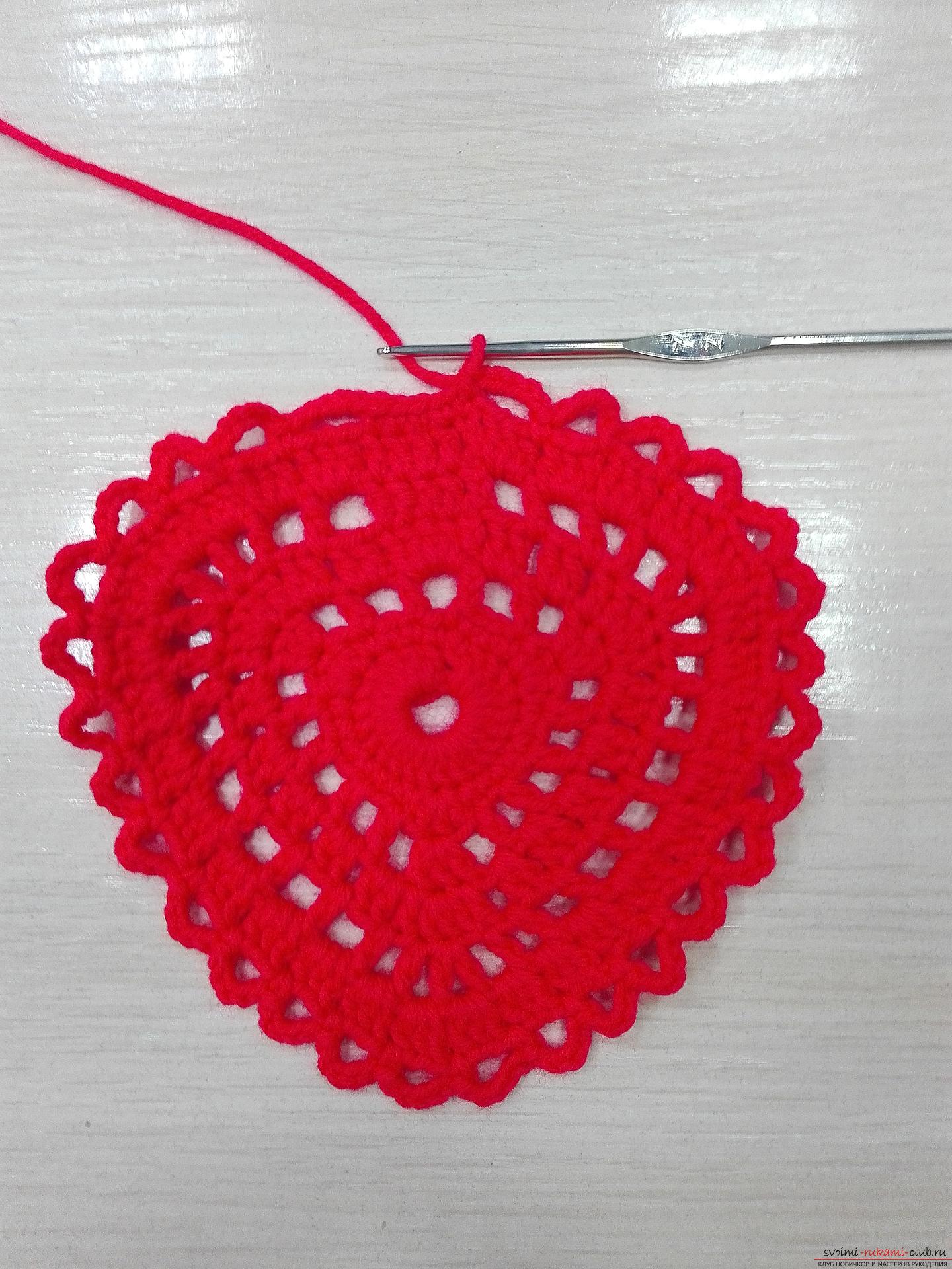 Този майсторски клас ще ви научи как да плете една салфетка под формата на сърце за Свети Валентин. Снимка номер 9