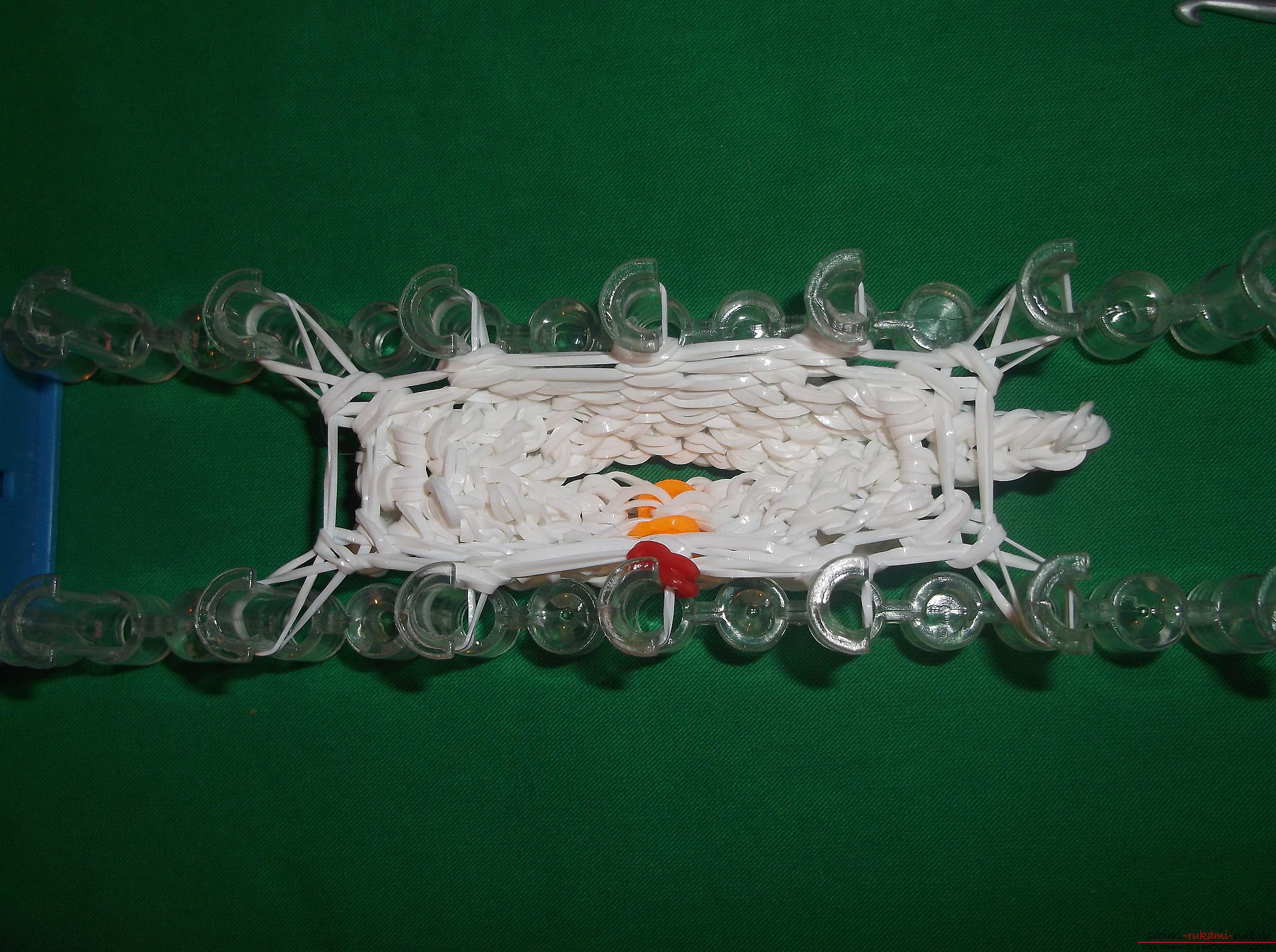 A photo for a lesson on weaving of snowman's rubber bands for the New Year holidays. Photo №8