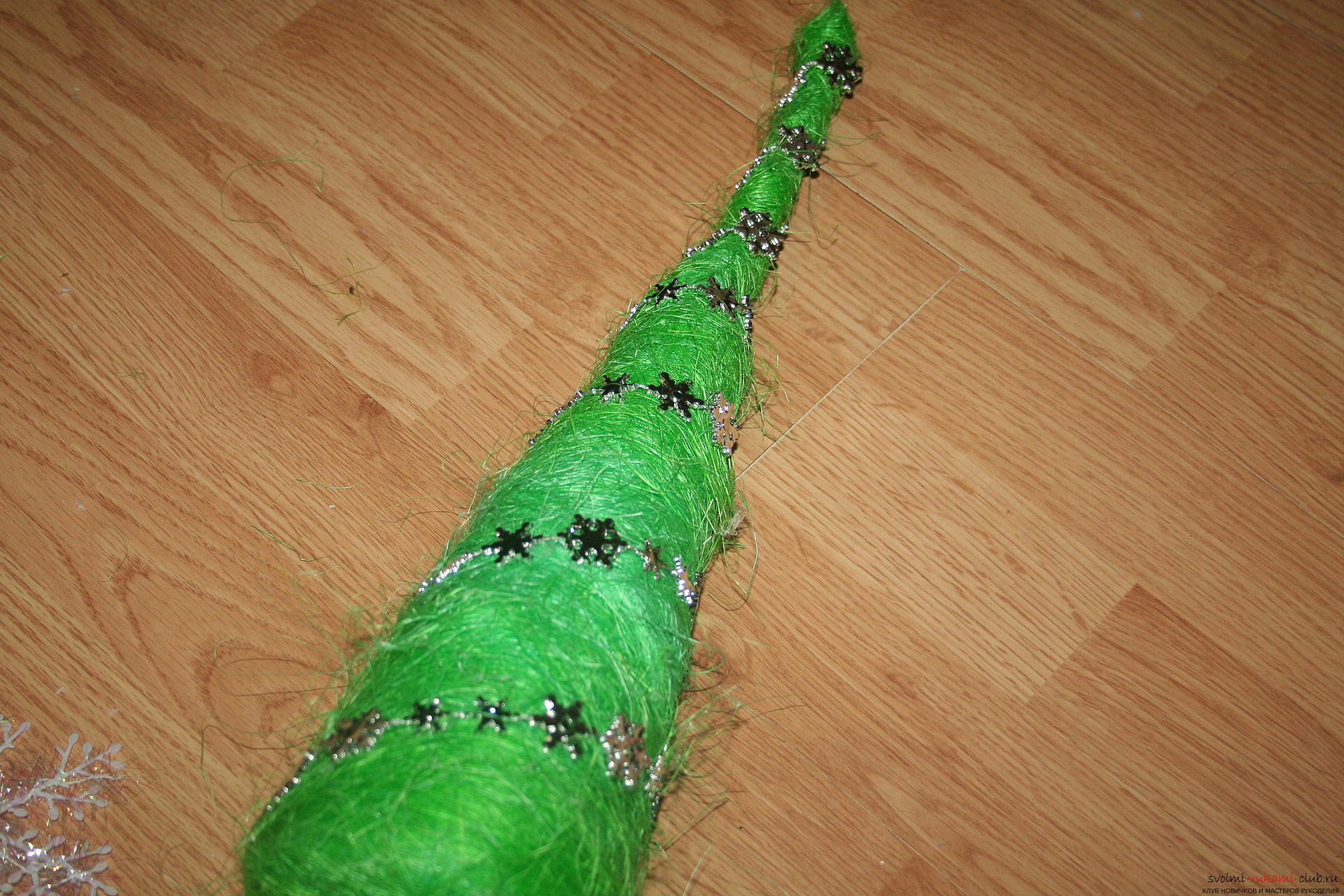 The master class will teach you how to make your own hands a New Year tree from sisal. Photo №13