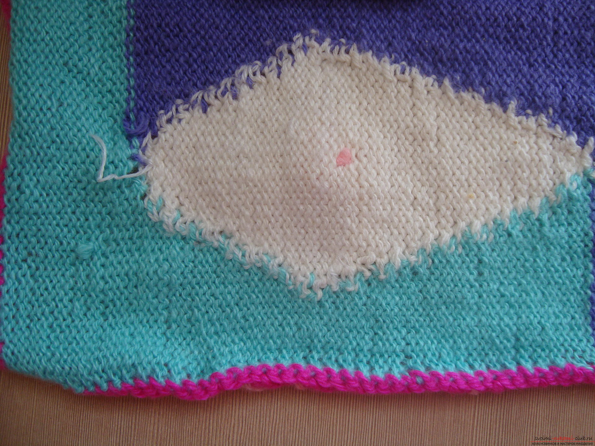 Step-by-step photos of the knitting process on knitting needles for dolls. Picture №3