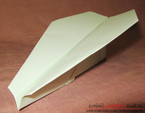 Origami, a paper airplane. Photo №1