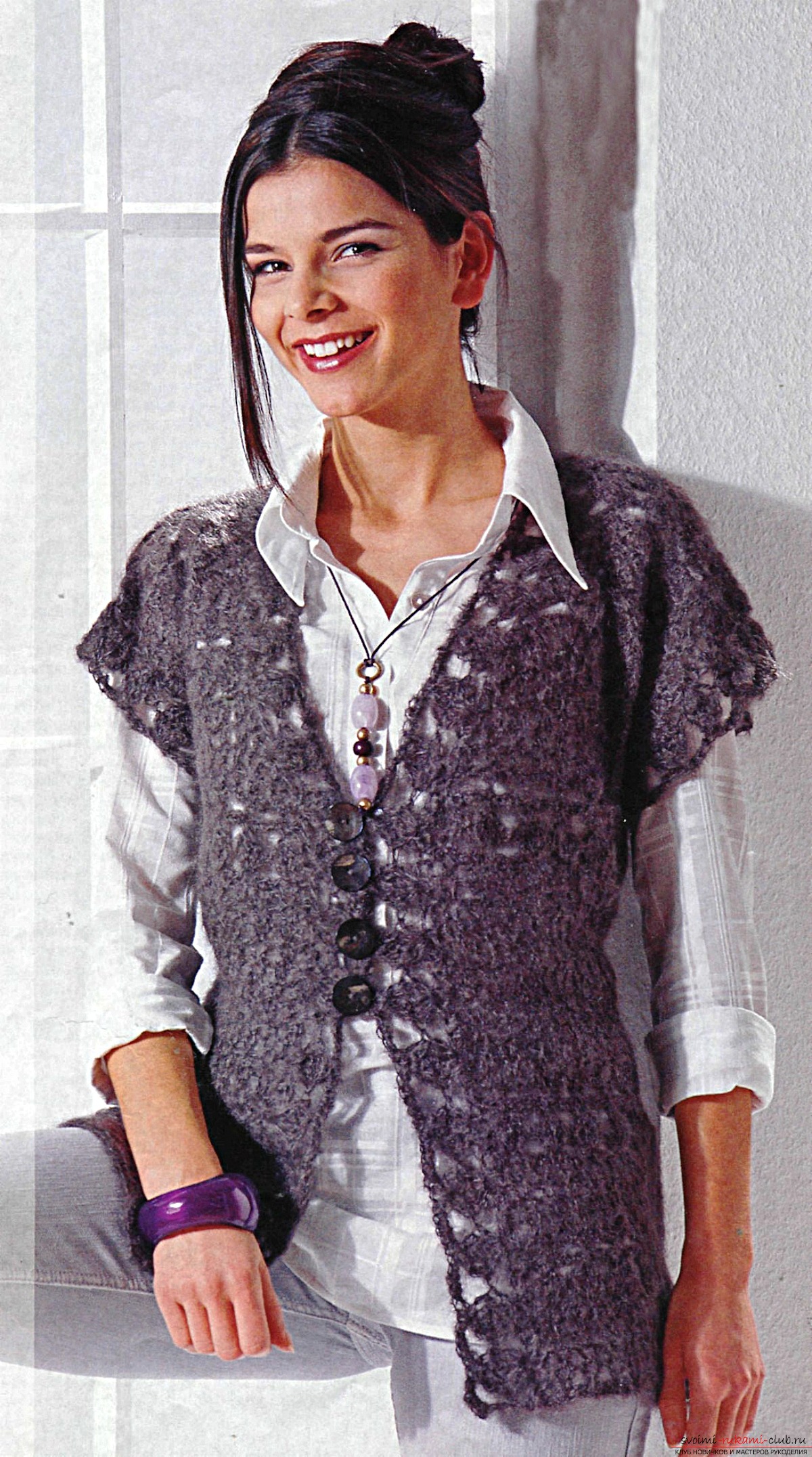 short knitted women's vest. Photo №1