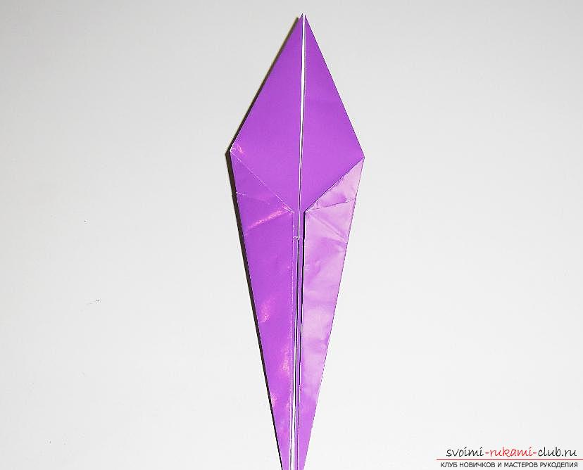 Eine Schwalbe aus Papier in Origami-Technik herstellen. Foto Nummer 19