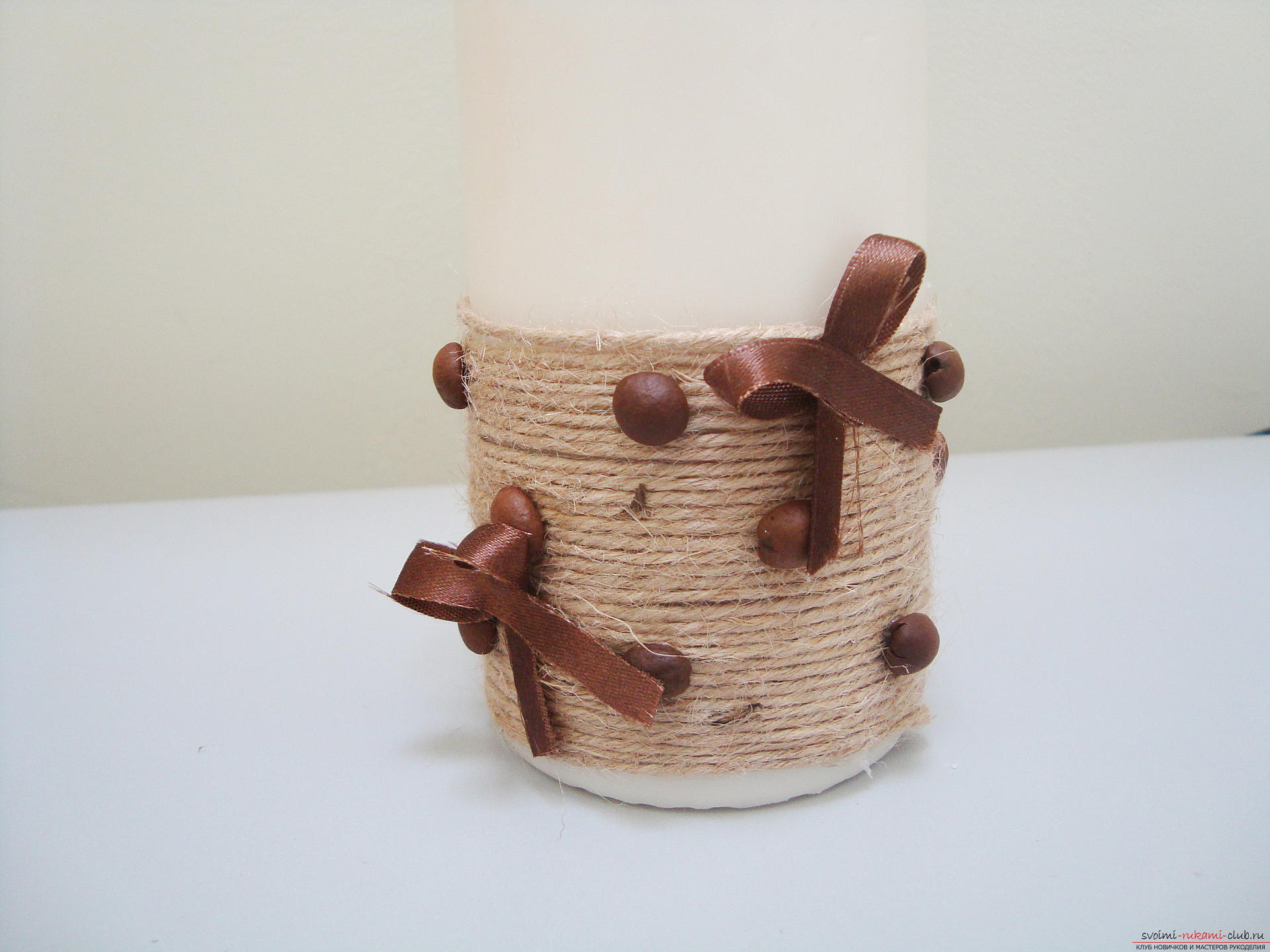 Photos to the step-by-step guide on making a decorative candle made from coffee beans. Photo Number 11