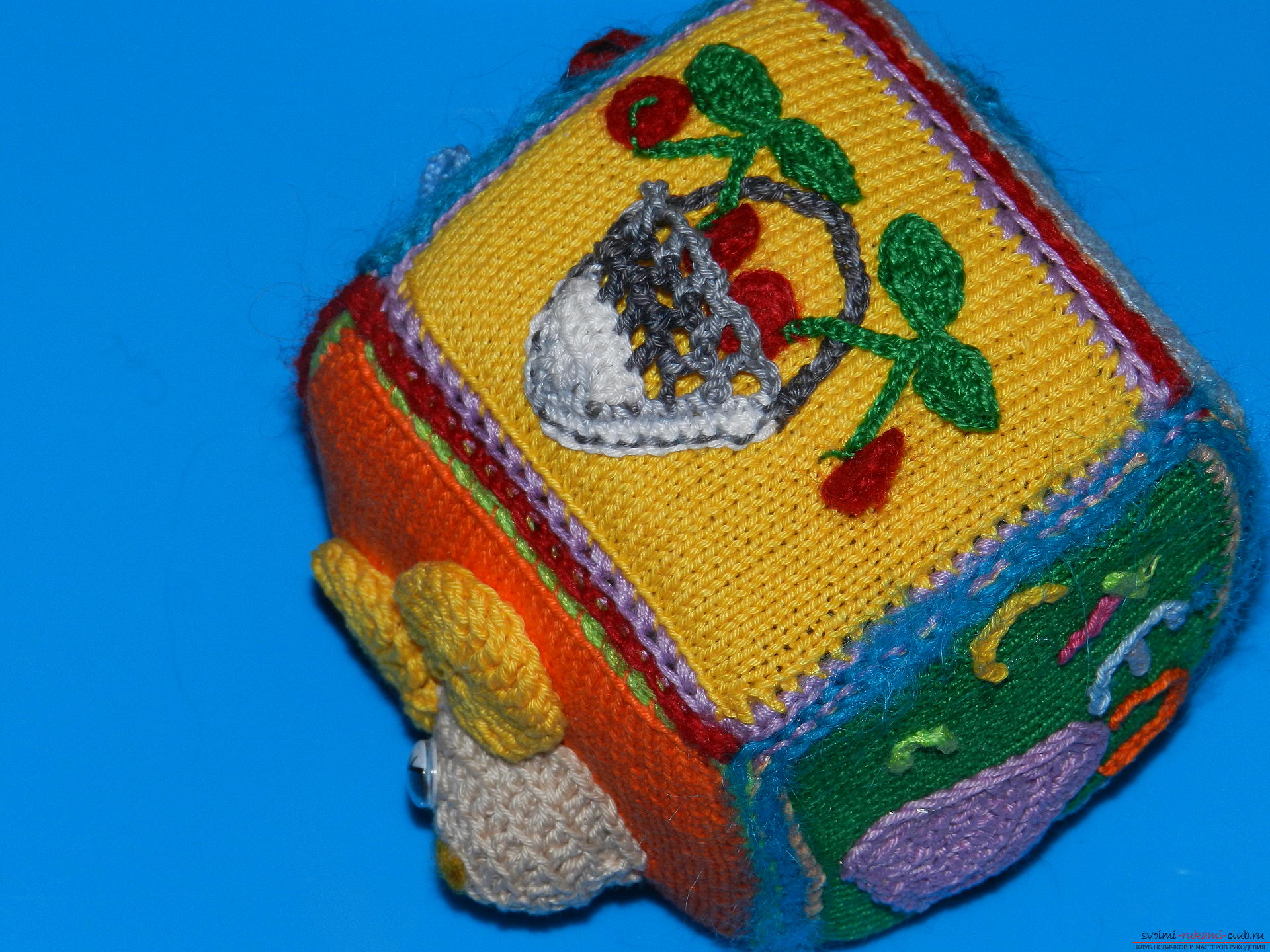 The master class will teach how to create a developing knitting cube for fine motor skills. Photo №1