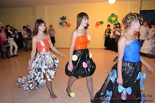 A dress from garbage bags. Picture №3