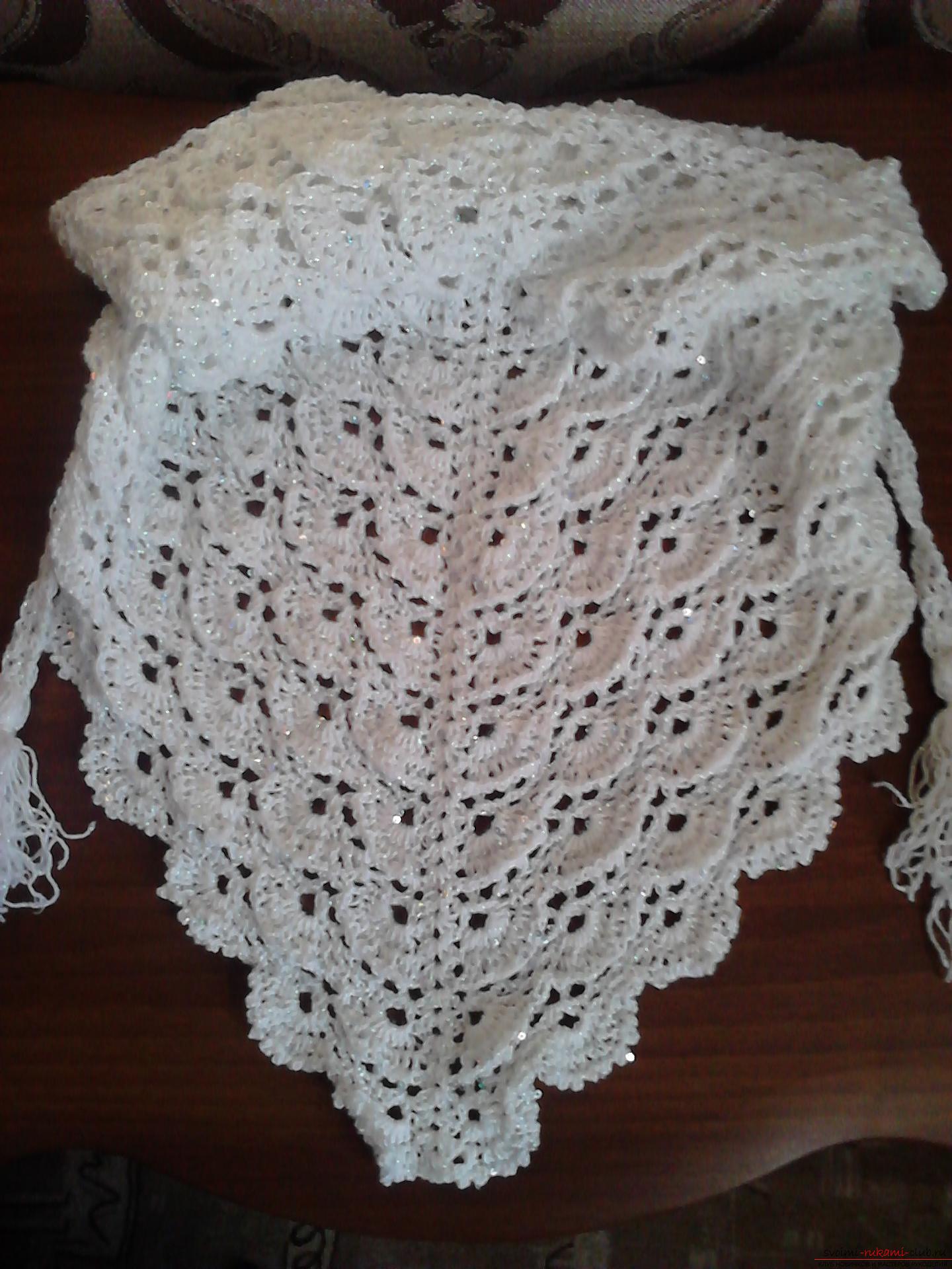 White kerchief with lurex and paillettes. Photo # 2