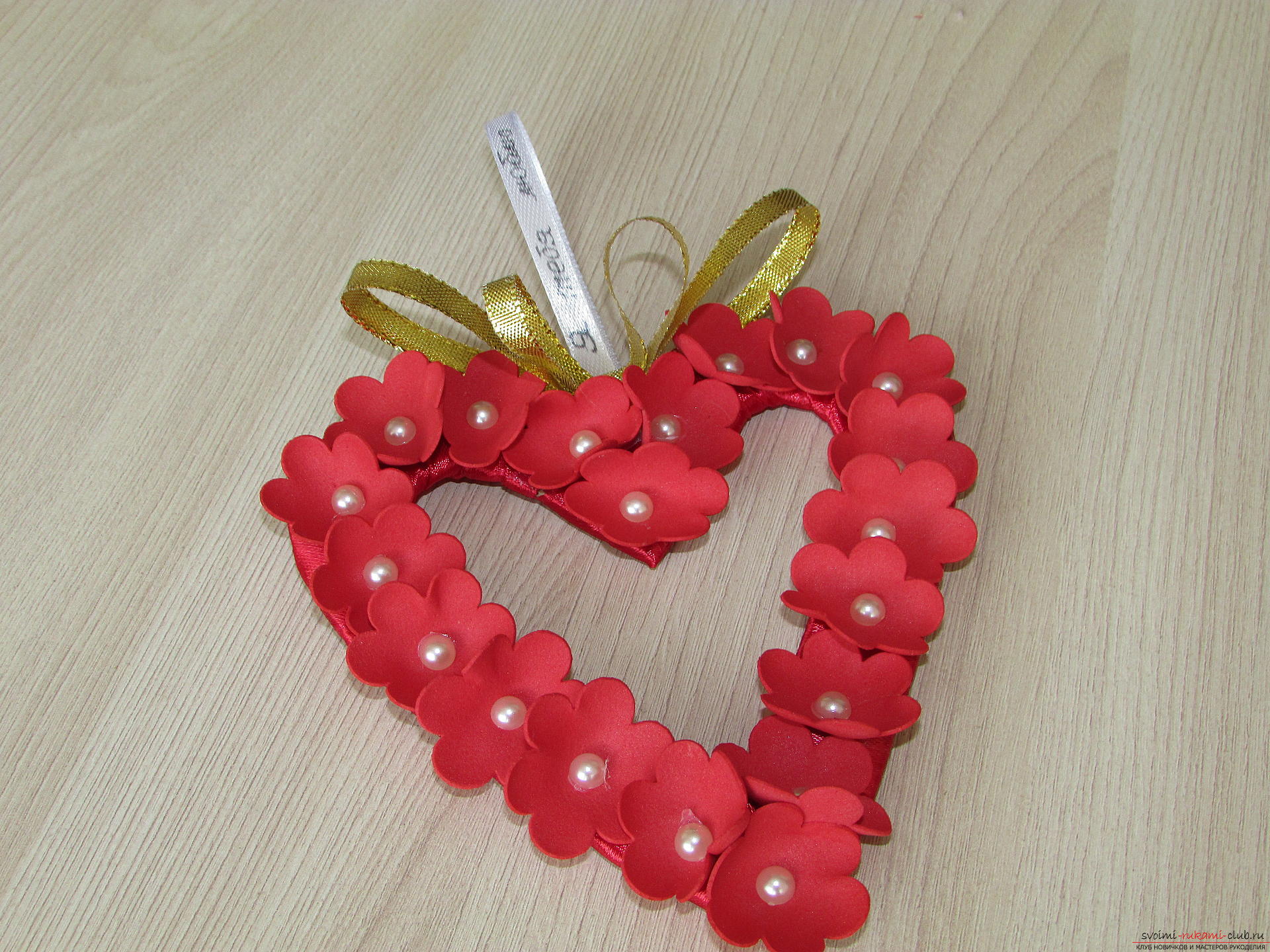 In this master class you will learn how to make an original valentine on February 14th. Photo №13
