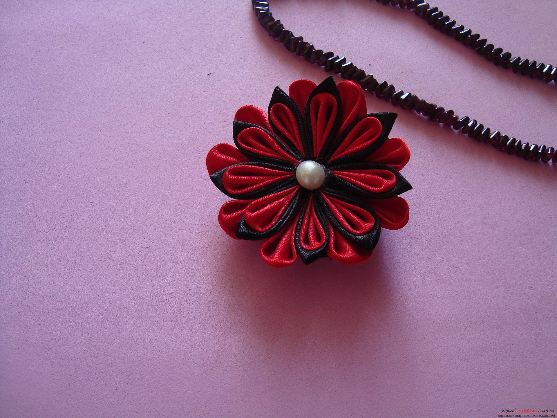 Step-by-step instruction on how to make a satin flower. Photo №1