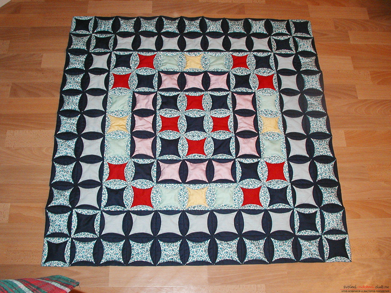 Quickly and easily sew an original rug from shreds. Photo №5