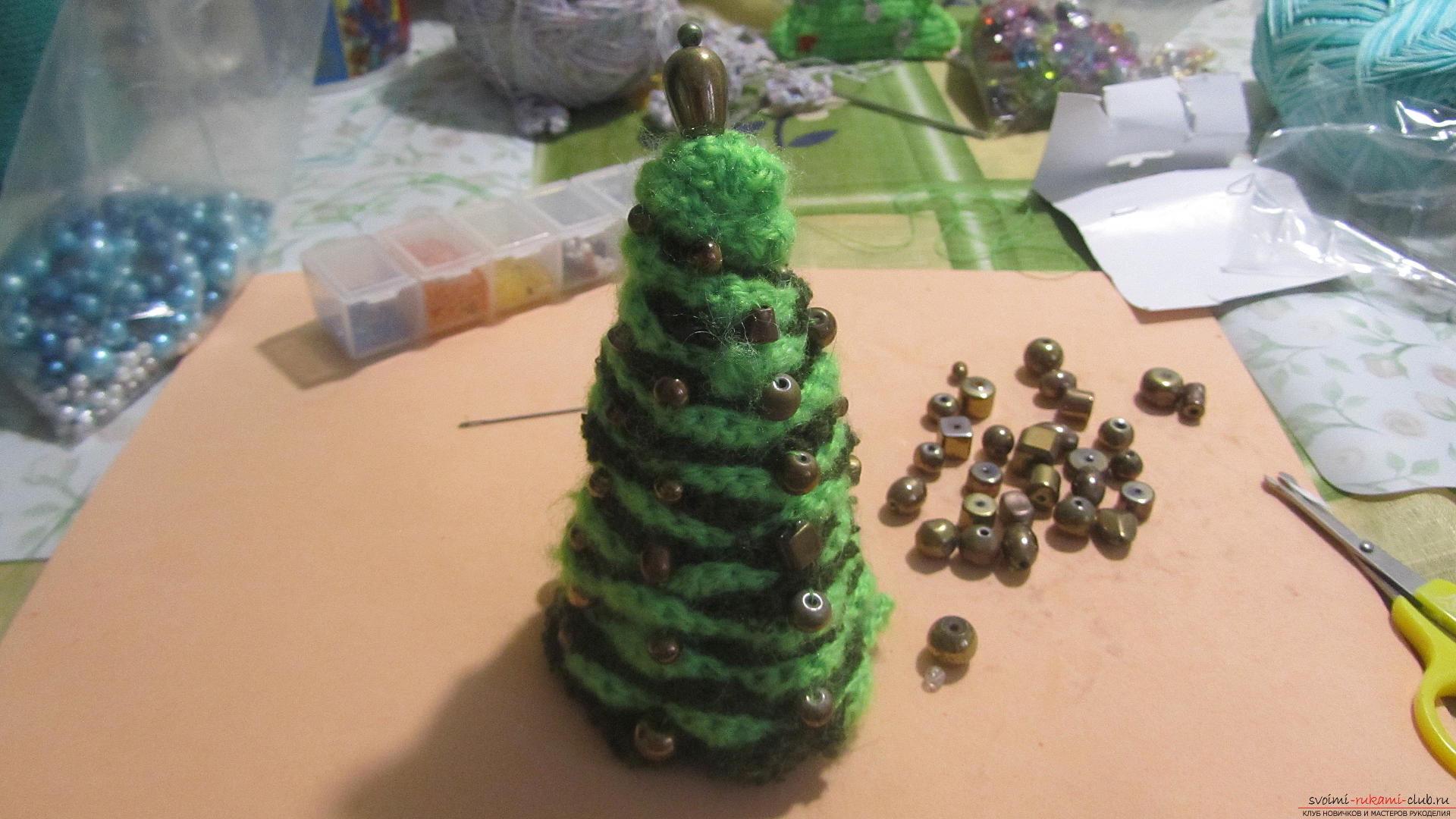 The master class will teach you how to make an original New Year's craft - a crocheted Christmas tree. Photo Number 21