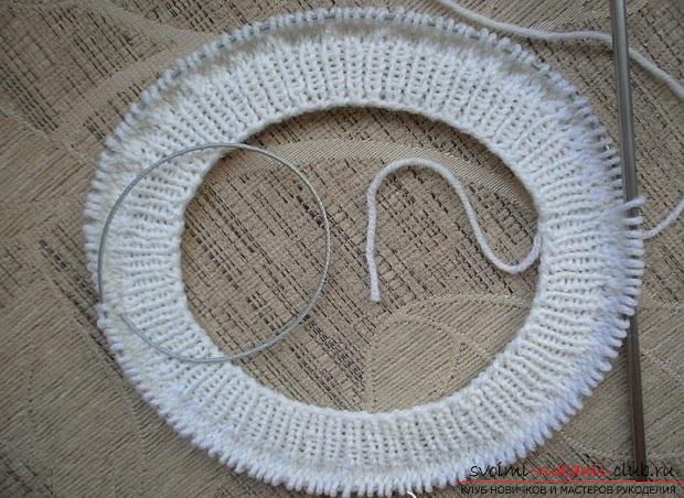How to tie berets with knitting needles, detailed photos and job description, several models with a delicate and dense pattern, knitting on circular, stocking and regular knitting needles. Photo №7