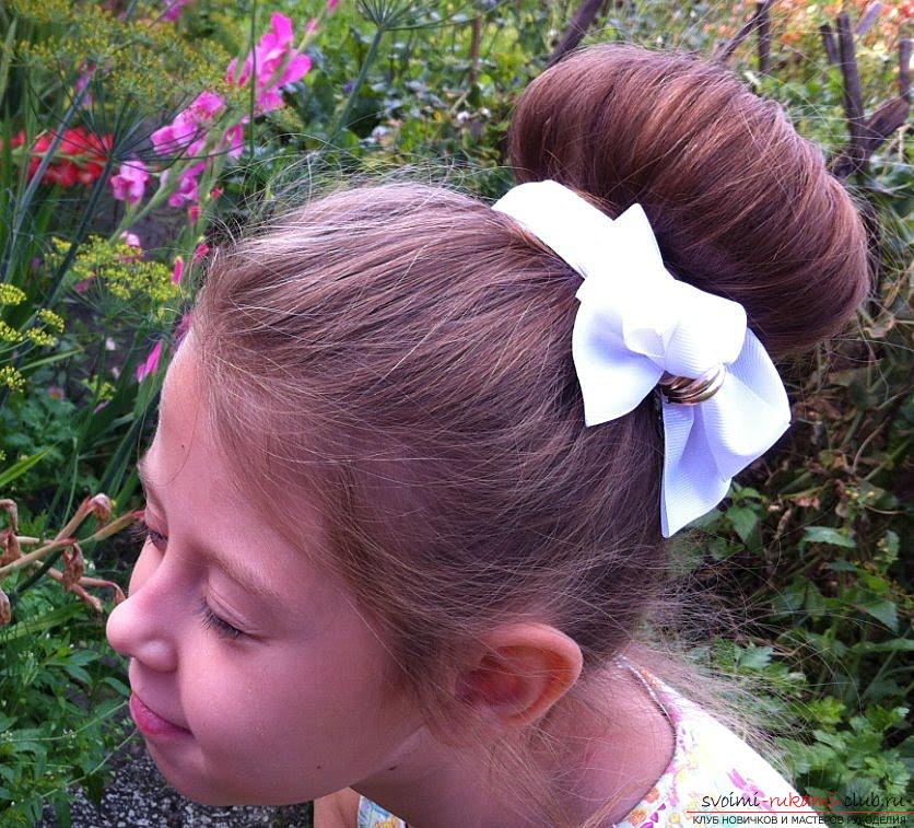 Hairstyles with beautiful bows for small schoolgirls. Photo №4