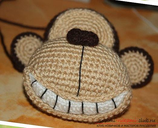 Monkey amigurumi s rukama krok za krokem popis a fotografii. Foto č.4