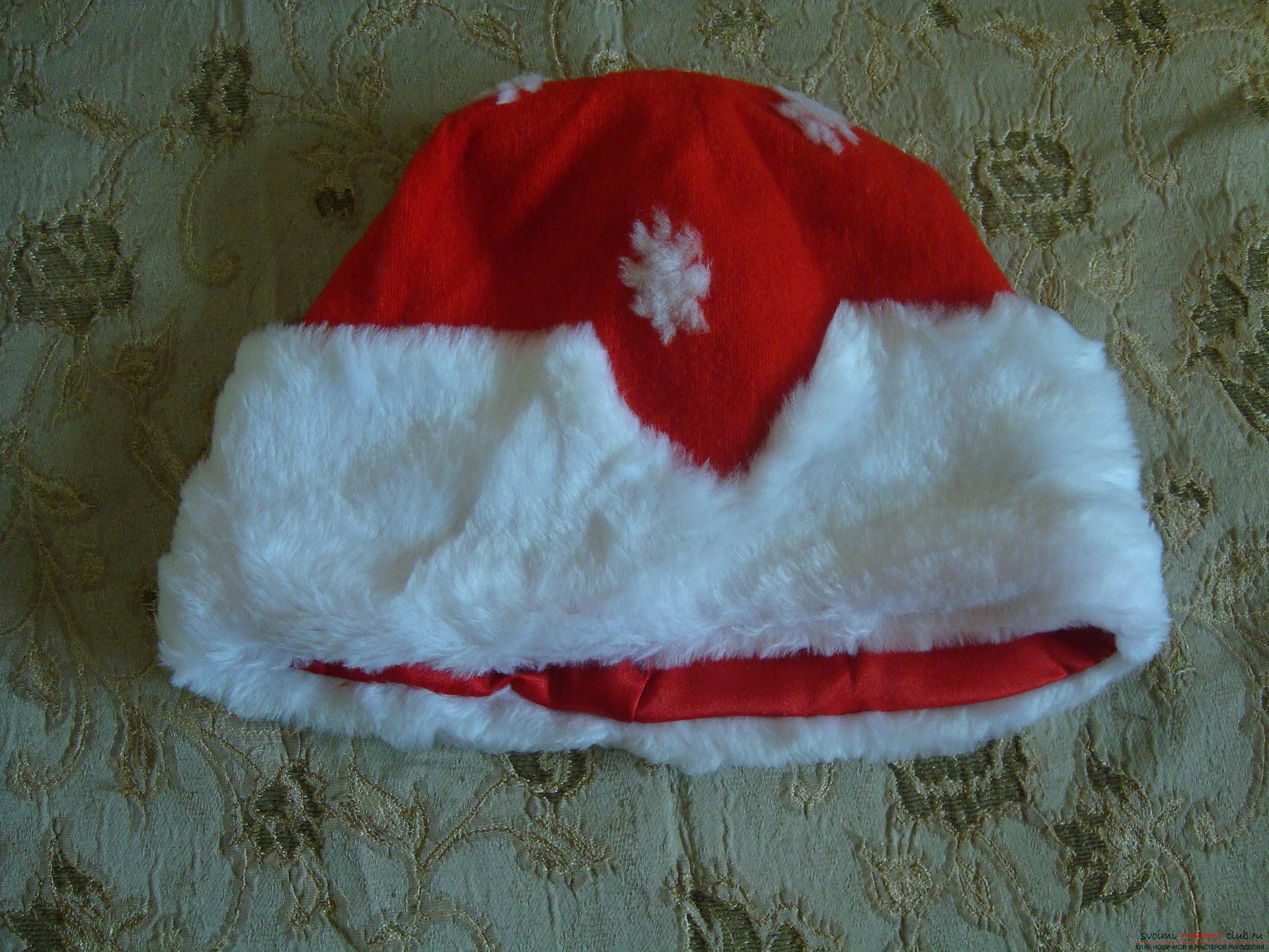 Photo at the lesson on the creation of Santa Claus costume. Picture №10