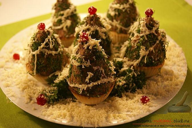 How to prepare original Christmas trees from pate in tartlet and spicy cheese in nut breaded. Photo №1