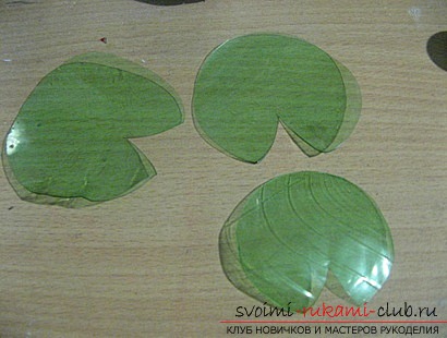 How to make a water lily from plastic spoons with your own hands. Photo №7
