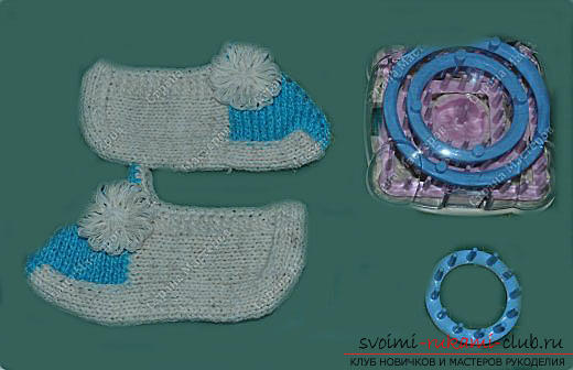 Blue house slippers with knitting needles. Photo # 2