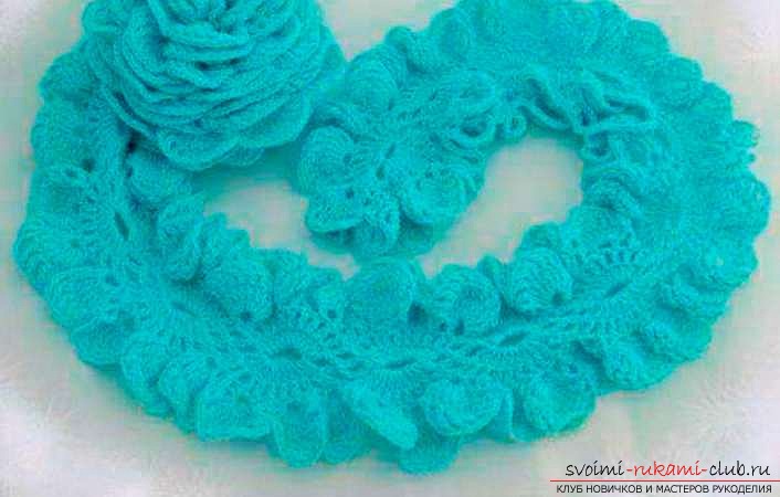 Een eenvoudig breipatroon voor een stijlvolle sjaal. Originele sjaal gehaakt. Foto №1