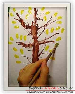 Резюме по рисуване (нетрадиционни методи) в средната група на детска градина на тема "Изображение на есенно дърво". Снимка №3