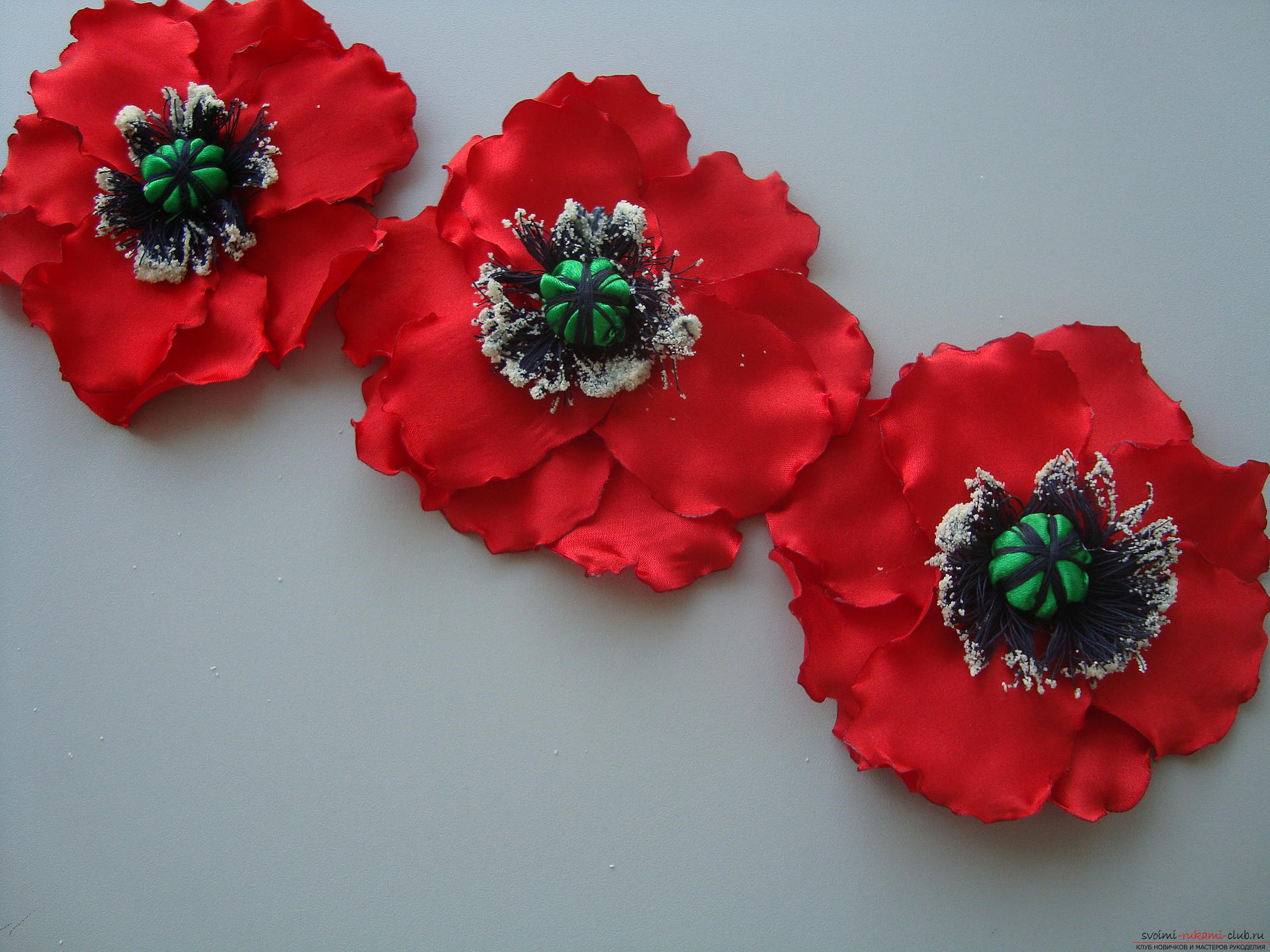 Beautiful scarlet poppies can be made from cloth in Kansas technique .. Photo # 1