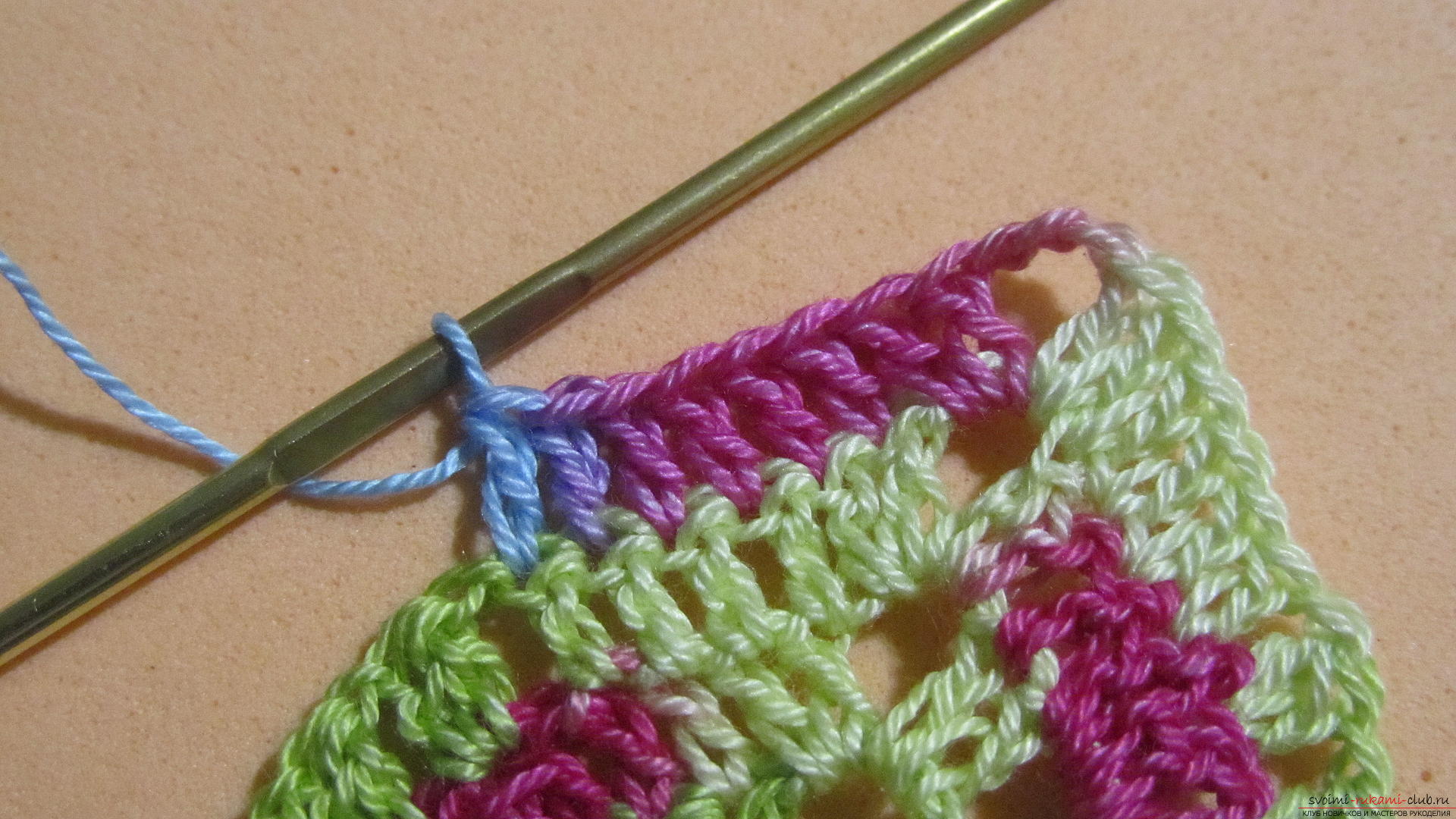 This master class with a pattern and description of crochet will teach you how to knit lace with hearts .. Photo # 22