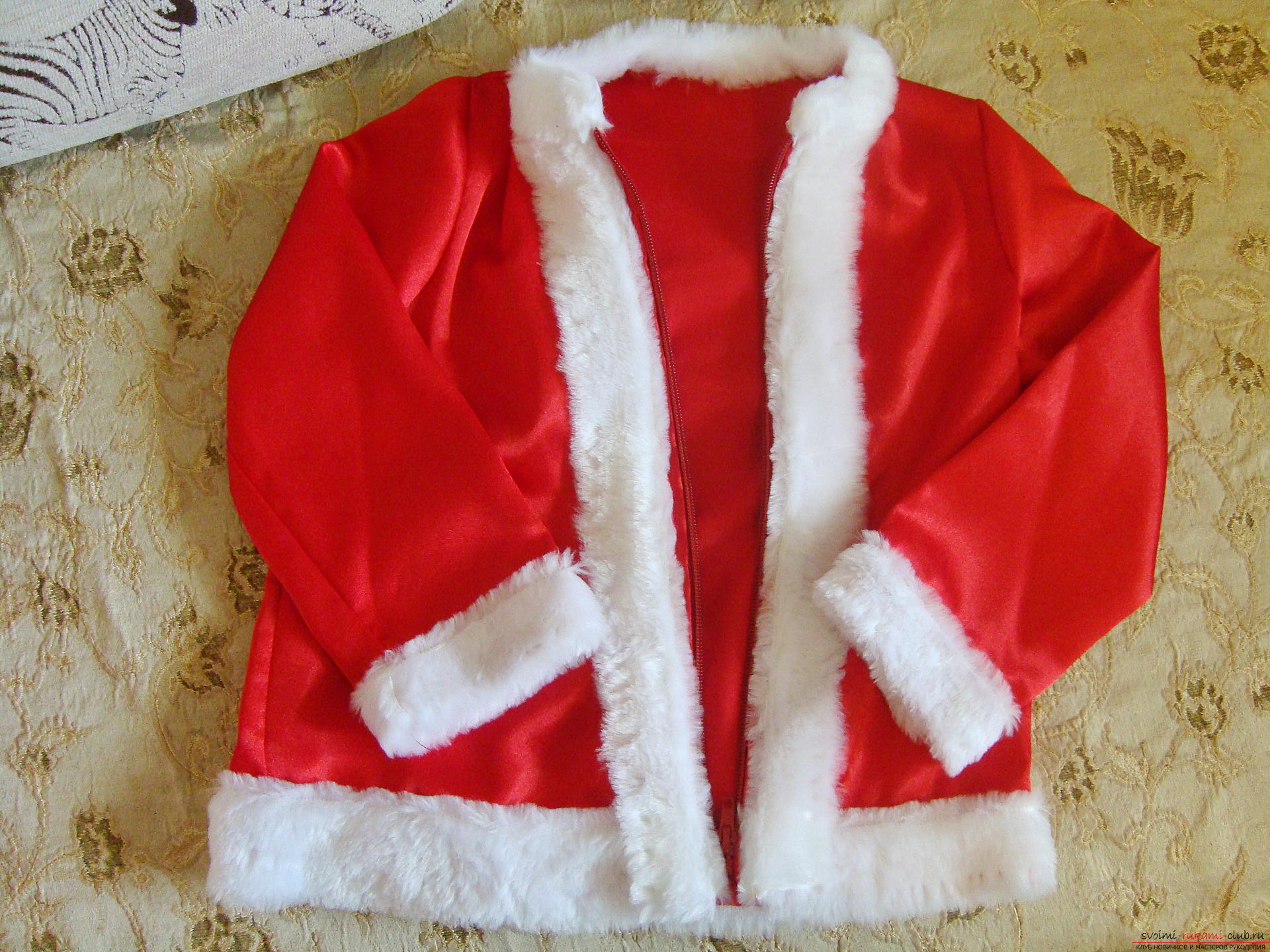 New Year's costume is not always convenient to buy, andTo sew a carnival costume for a boy can even a beginner skilled. Masterclass with photos and videos will help create a New Year's children's suit in the image of Santa Claus .. Photo # 2