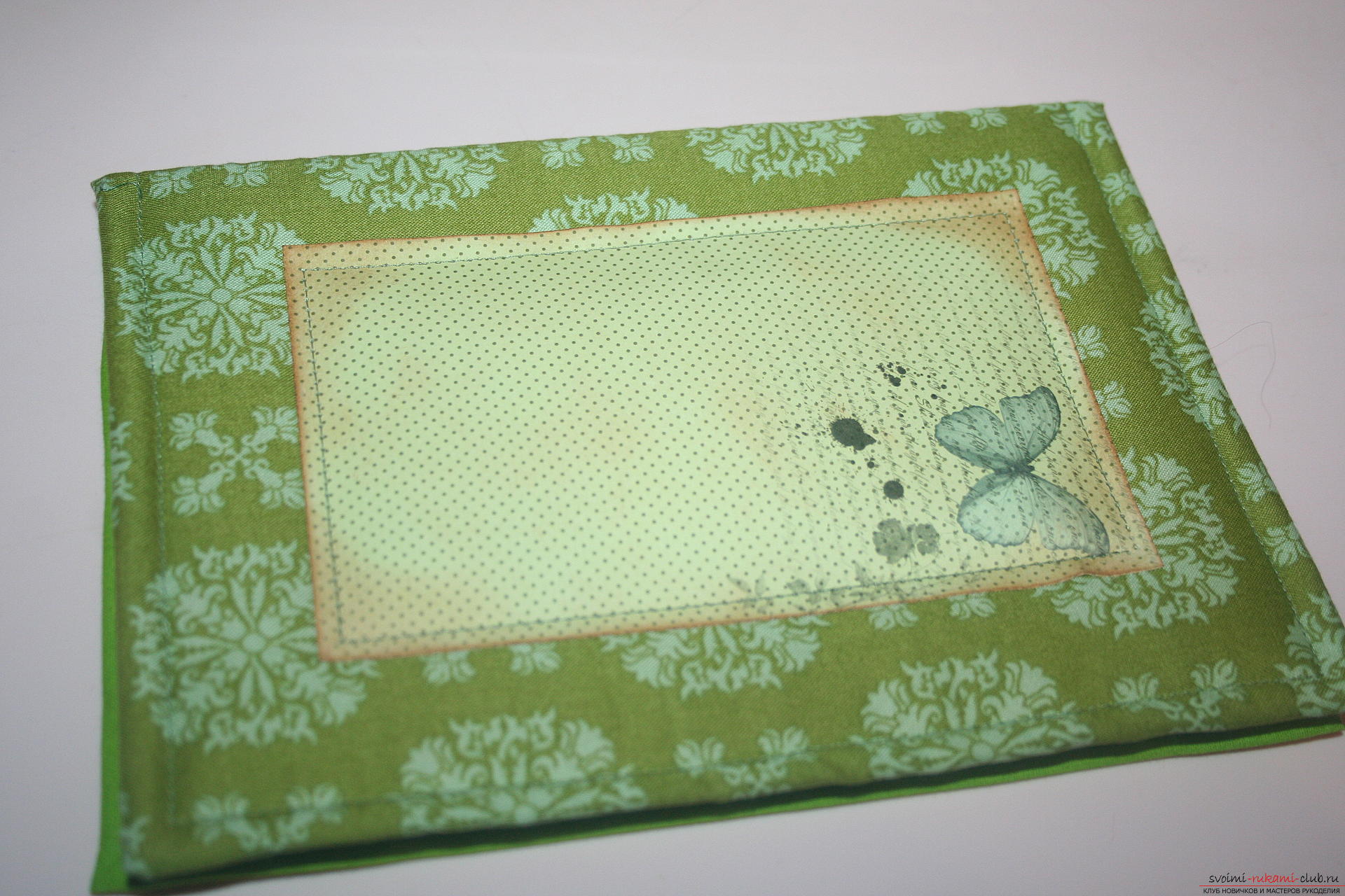 This master class will teach you how to make an original gift for the New Year - scrapbooking notebook. Photo №27