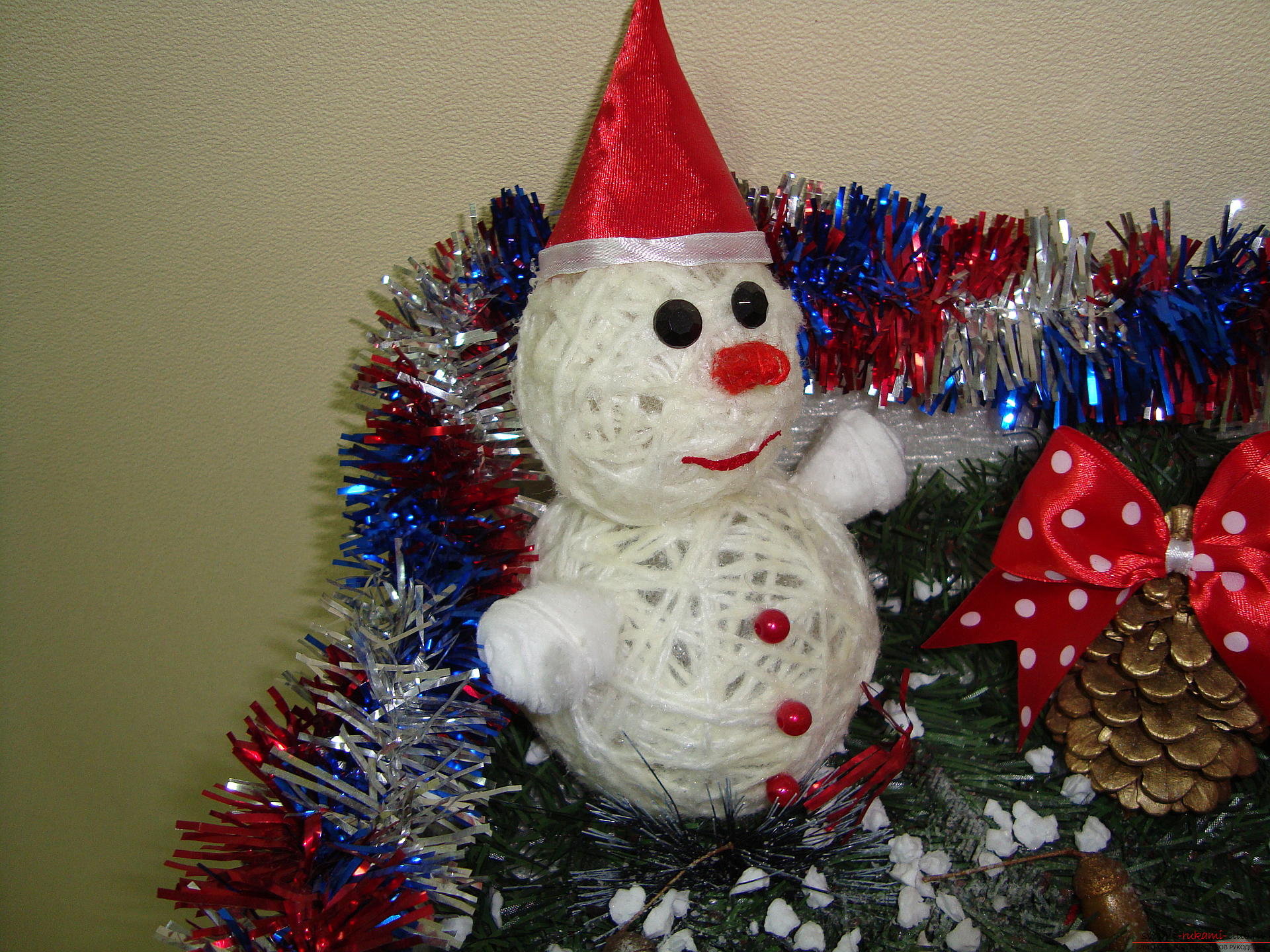This master class with step by step instruction will teach how to make a snowman out of thread. Photo # 2