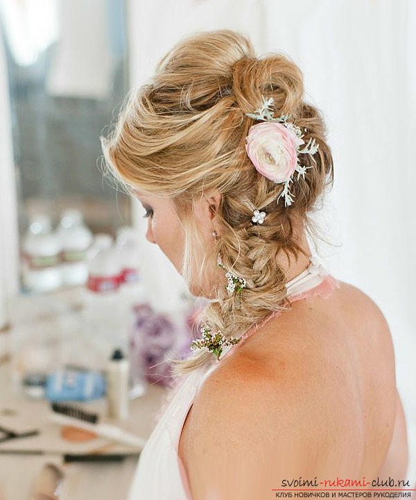 Learn how to make beautiful wedding hairstyles on medium hair with your own hands. Photo Number 14