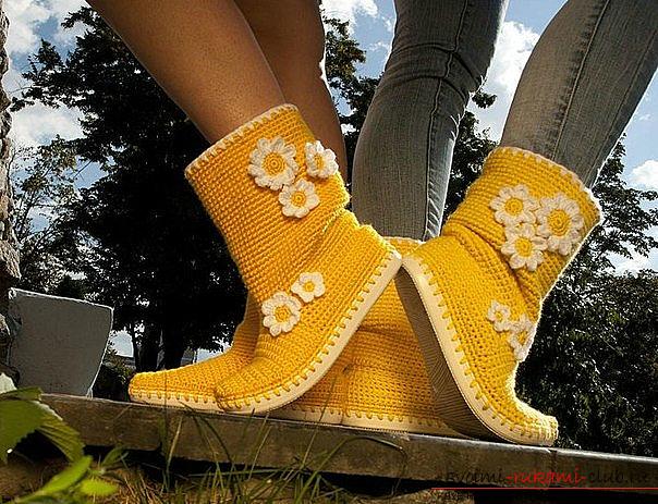 How to tie crochet shoes, step-by-step photos and description of knitting, patterns and images of several models, fishnet boots, patterned pattern 