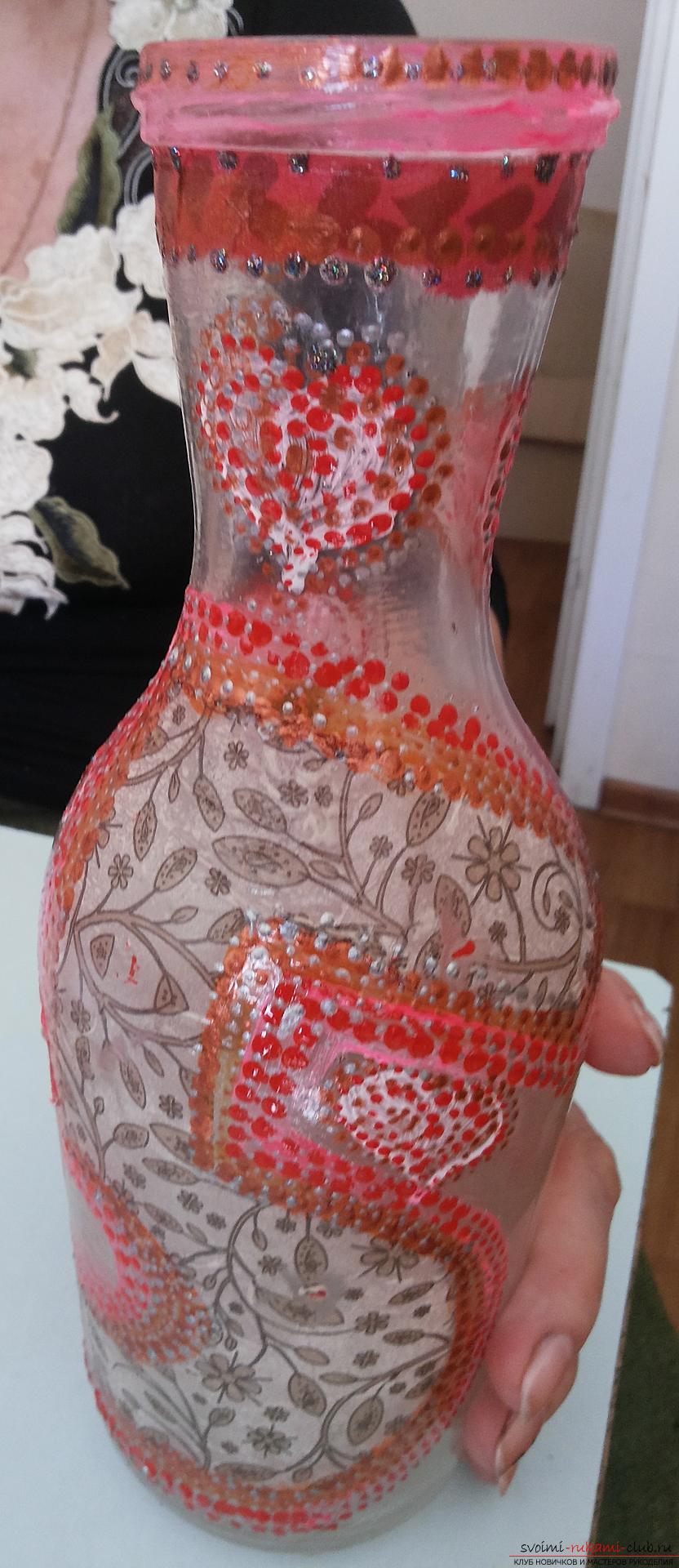 كيفية تصميم الزجاجات وعلب من خلال تقديم هدية غير عادية. صورة №1