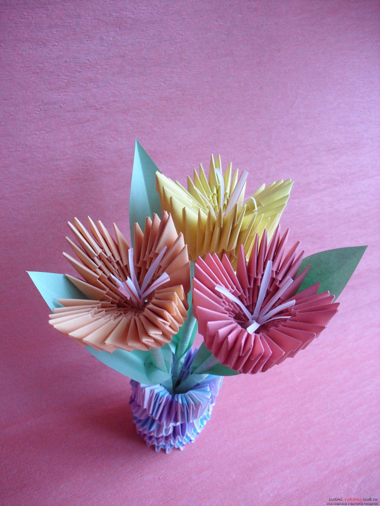 Denne mesterklasse vil lære dig at lave en vase med tulipaner lavet af papir i teknikken med modulær origami .. Foto # 26