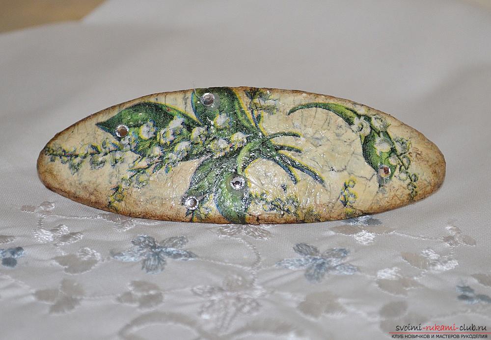 This master class will teach how to decorate a hairpin in the technique of decoupage using a one-step craquelure.