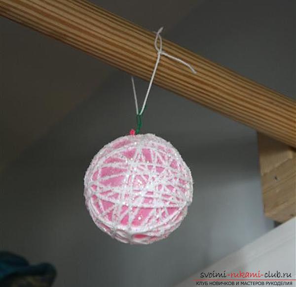 How to make magic Christmas balls of thread. Picture №3