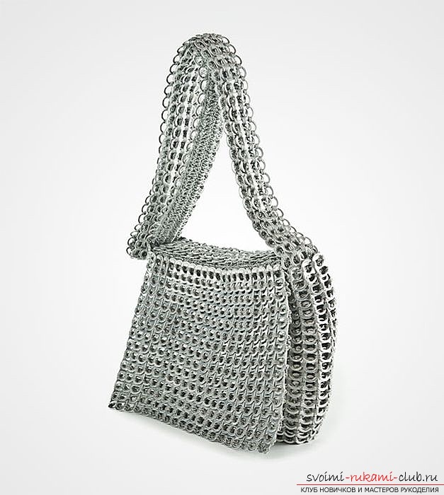 Het geschenk zelf - een informele metalen zak met kleine openers uit aluminium blikjes voor drankjes. Foto №1