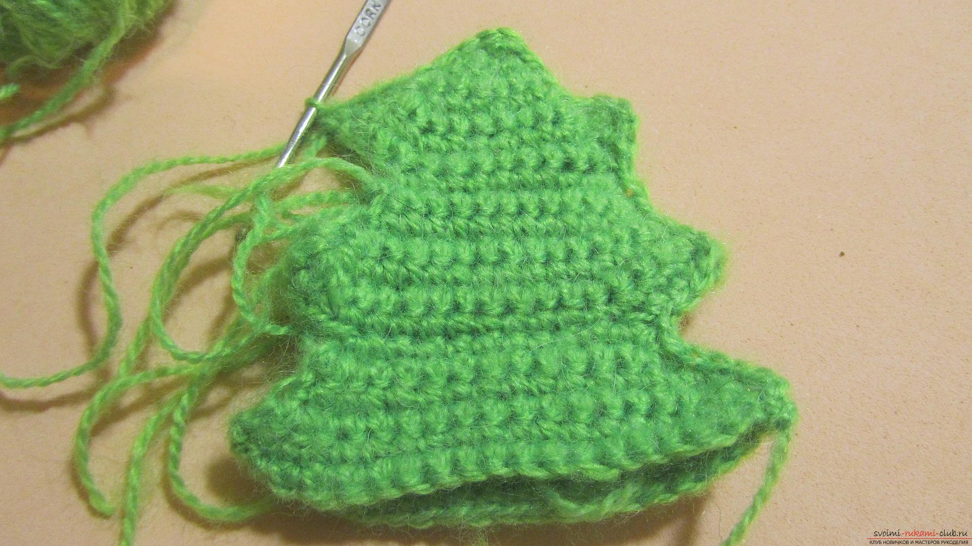 A master class with a photo and description will hold crochet lessons for a small Christmas tree. Photo Number 19