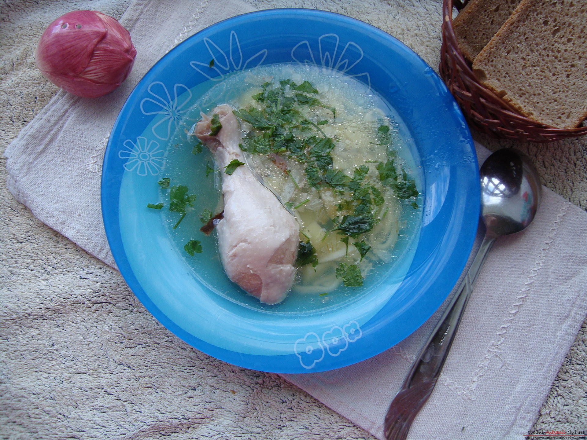 Step-by-step recipe for cooking chicken soup in a multivark. Photo Number 11