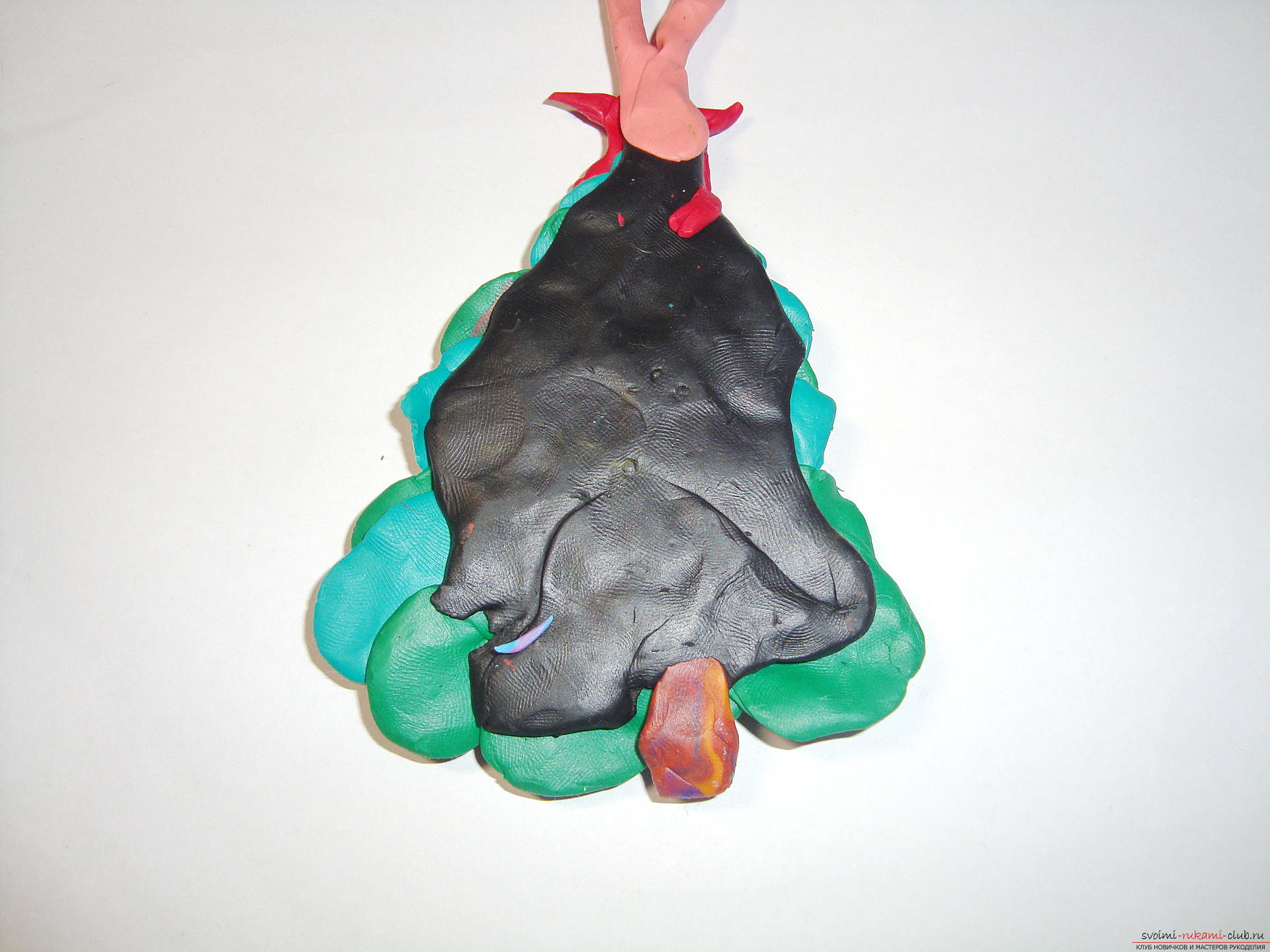 Every child dreams of magic on New Year's Eve, so he will be interested in a New Year's craft in the form of a Christmas tree made of plasticine .. Photo # 4